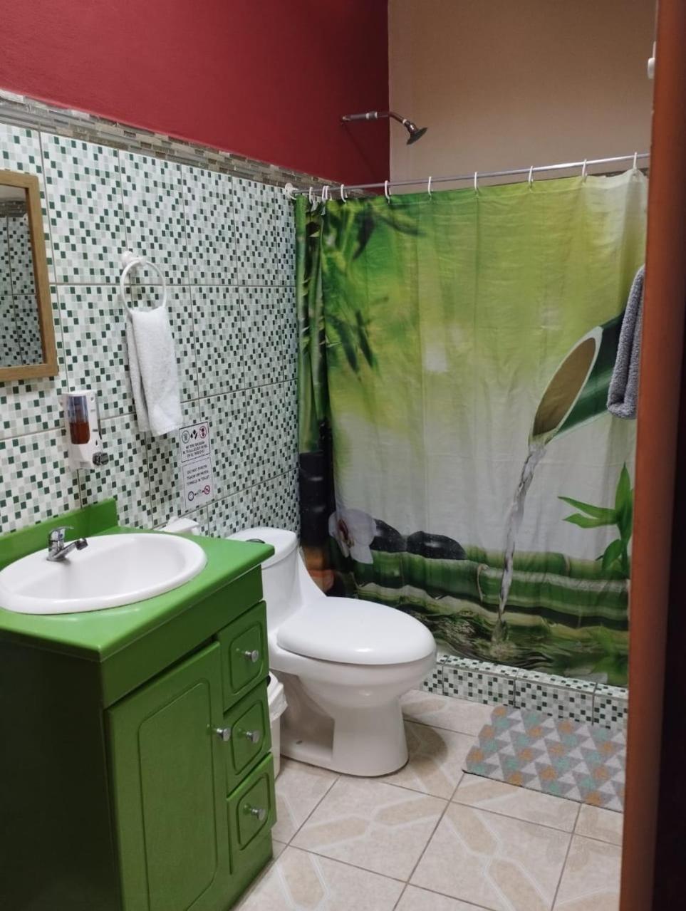 Cabinas Hukats Secret Jungle Puerto Viejo de Talamanca Luaran gambar